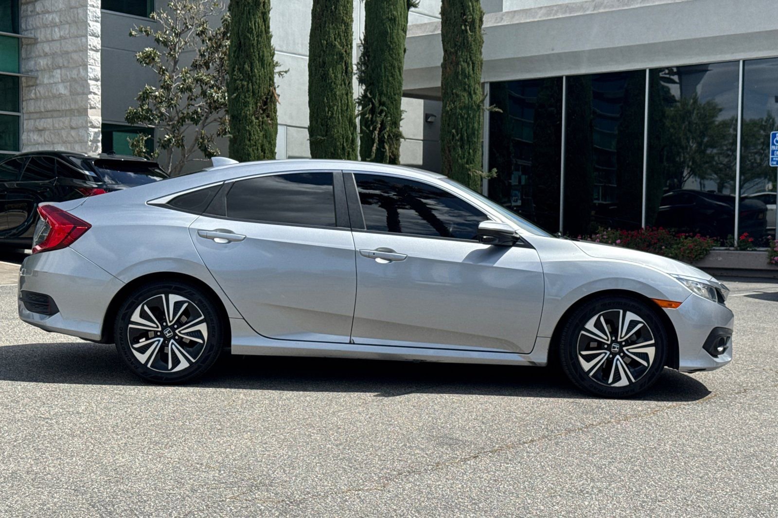 Used 2018 Honda Civic EX-T image 4