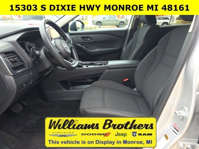 Used 2024 Nissan Rogue S image 23