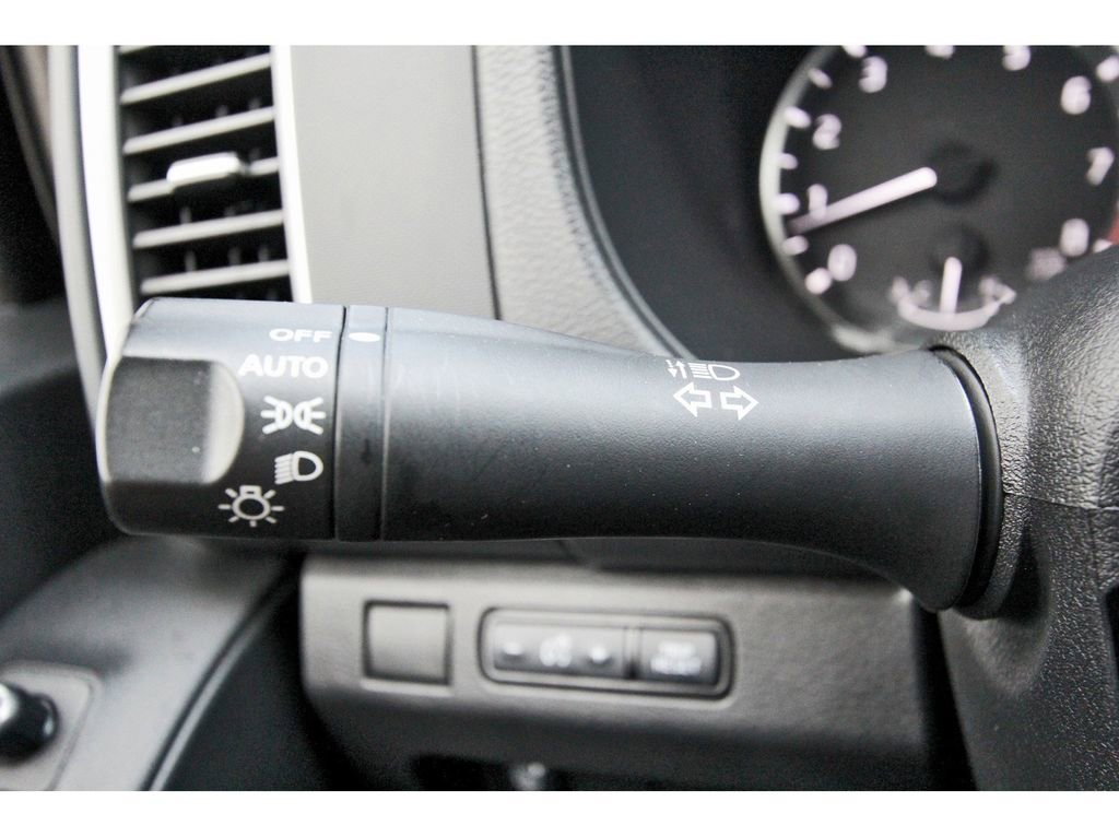 Used 2024 Nissan Frontier SV w/ Technology Package image 15