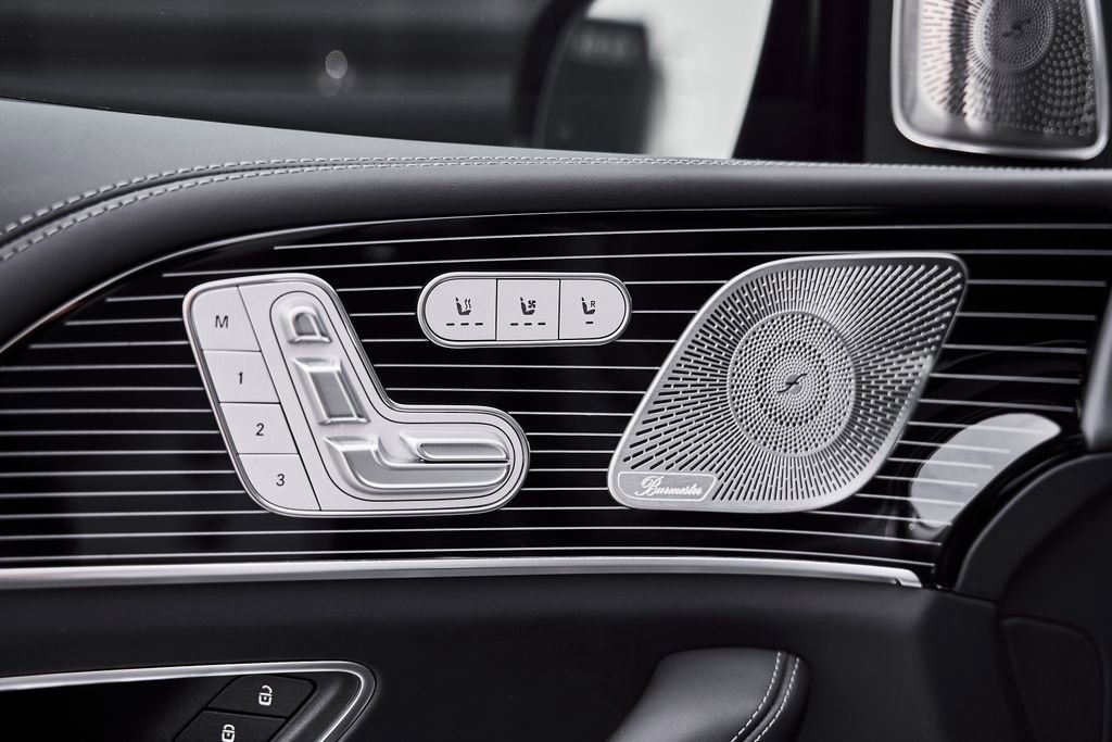Used 2024 Mercedes-Benz Maybach GLS 600 4MATIC image 35