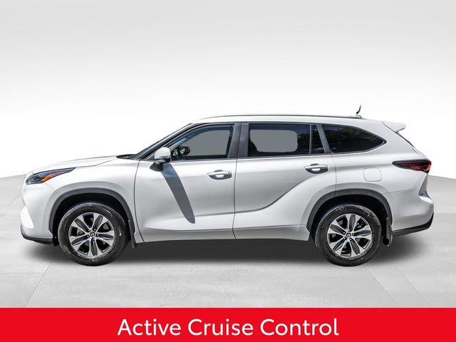 Certified 2026 Toyota Highlander XLE AWD/4WD image 12