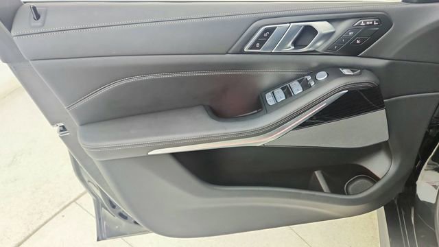 Used 2024 BMW X7 xDrive40i w/ M Sport Package image 40