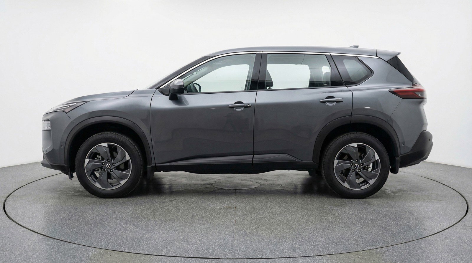 Used 2025 Nissan Rogue SV image 5