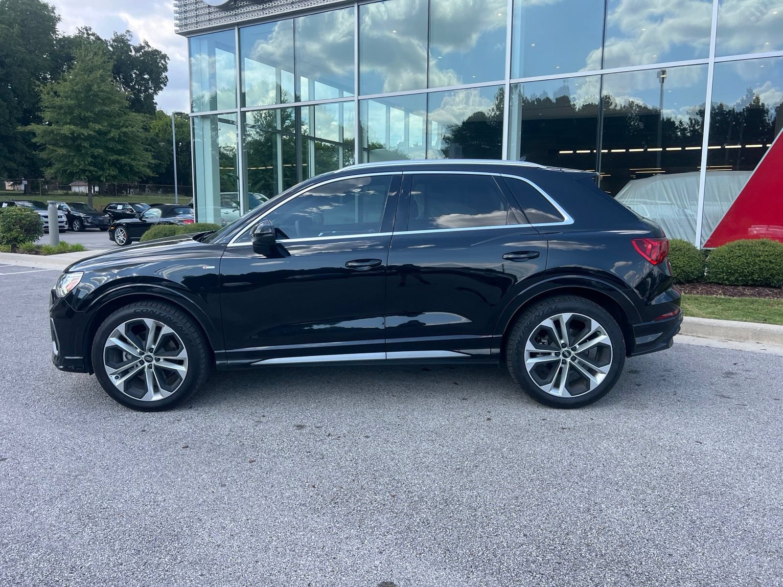 Used 2020 Audi Q3 2.0T Premium Plus w/ Premium Plus Package AWD/4WD image 3