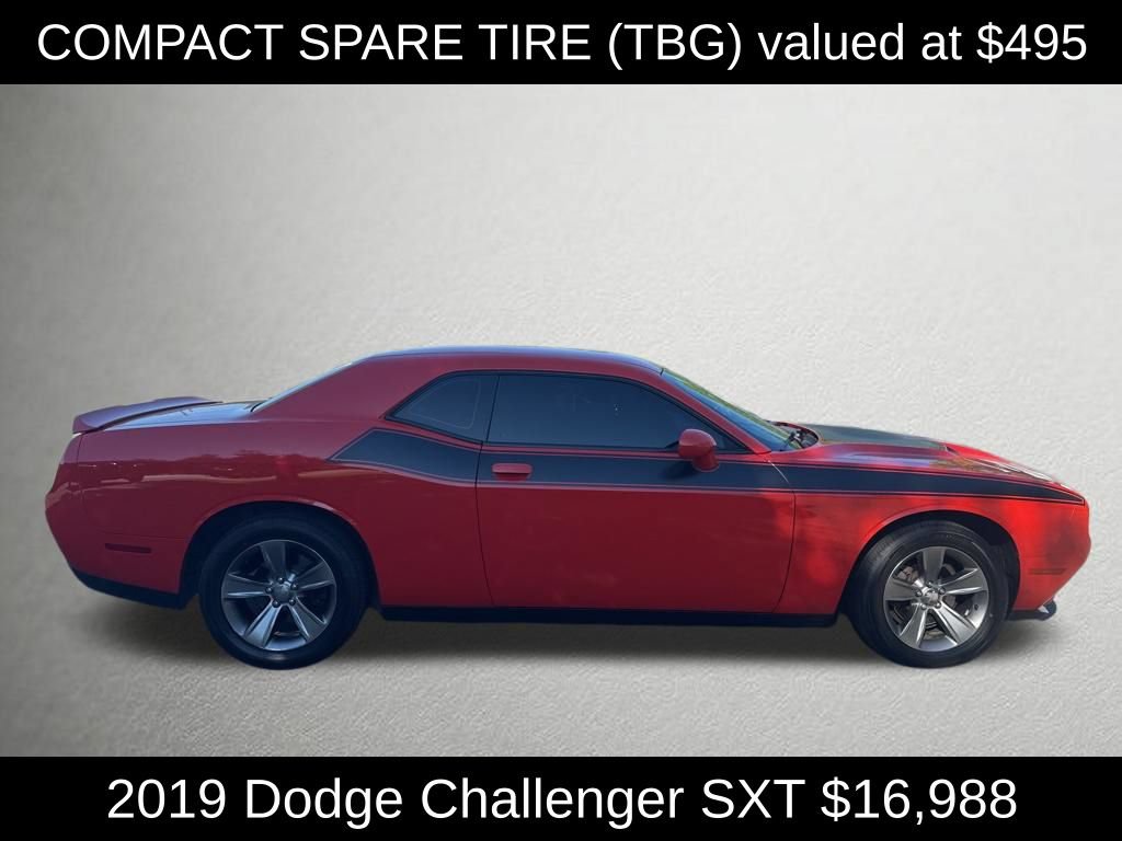 Used 2019 Dodge Challenger SXT RWD image 2