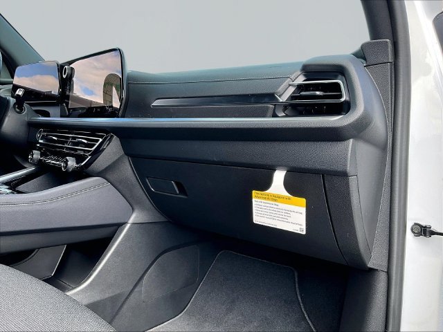 New 2027 Chevrolet Traverse LT FWD image 28