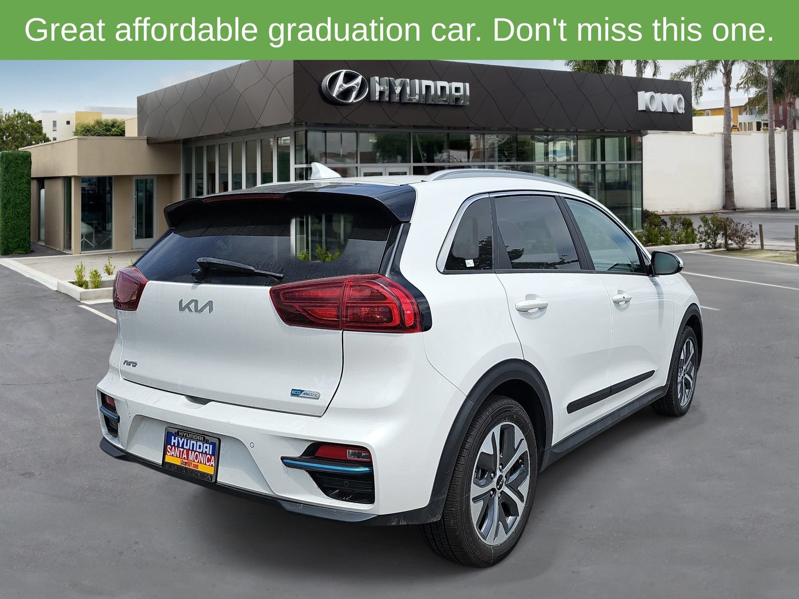 Used 2022 Kia Niro EX Premium w/ Cold Weather Package FWD image 3