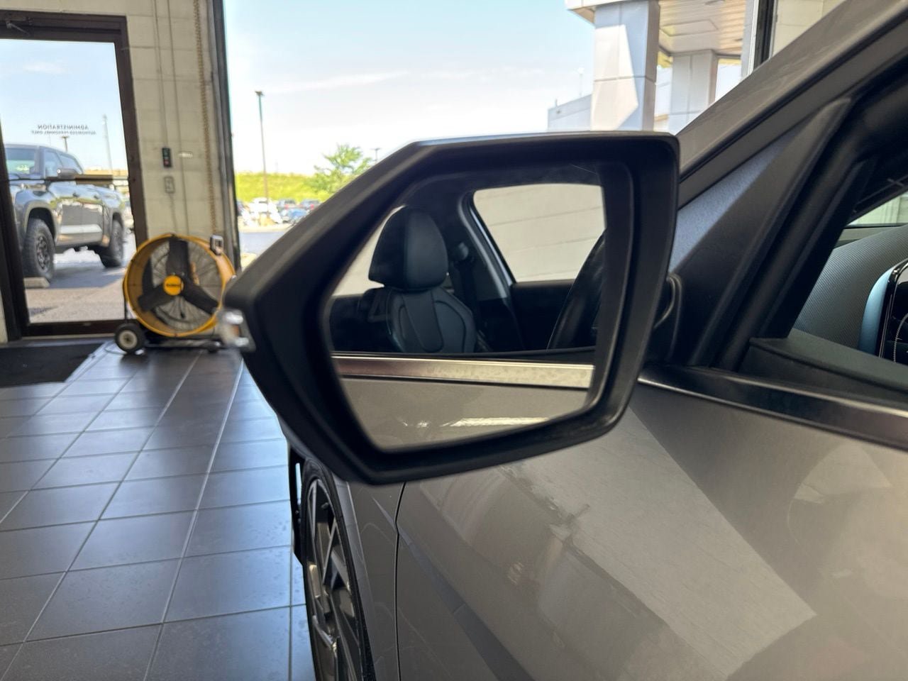 Used 2024 Hyundai Elantra Limited FWD image 12