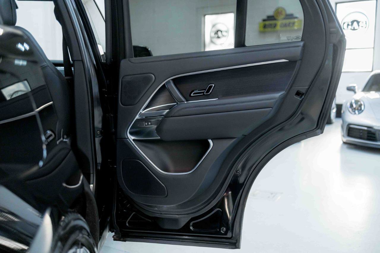 Used 2025 Land Rover Range Rover SE image 47