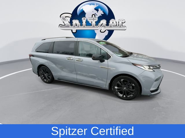 Used 2023 Toyota Sienna XSE image 2