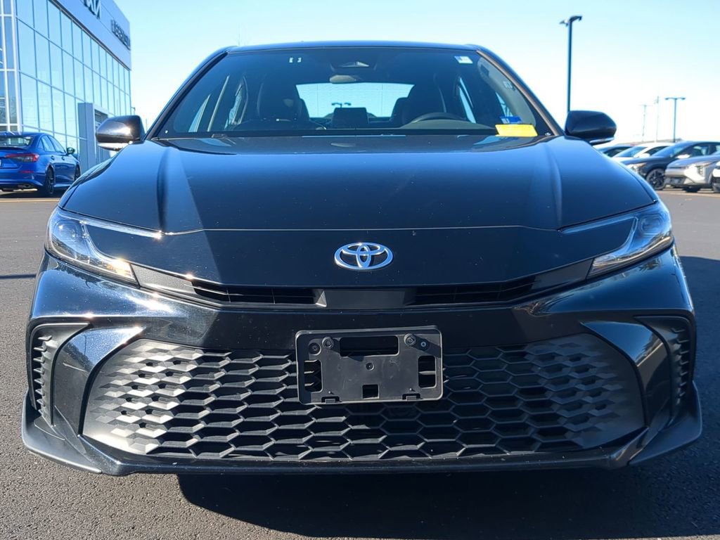 Used 2025 Toyota Camry SE image 8