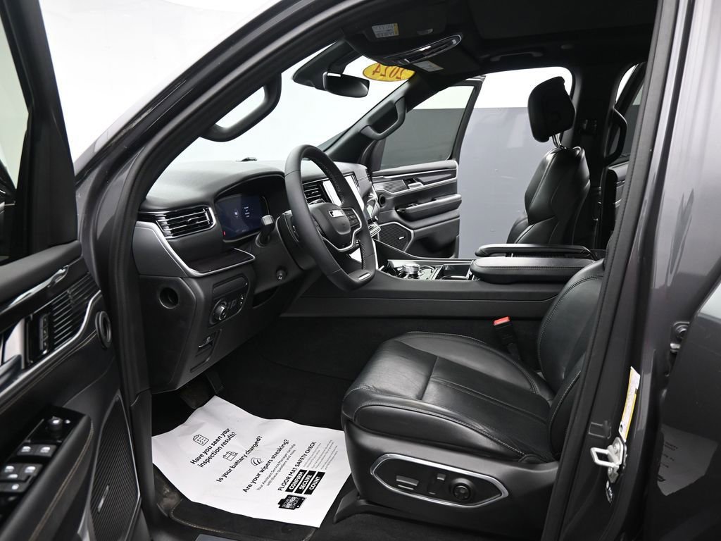 Used 2024 Jeep Wagoneer 4WD w/ Premium Group I image 10