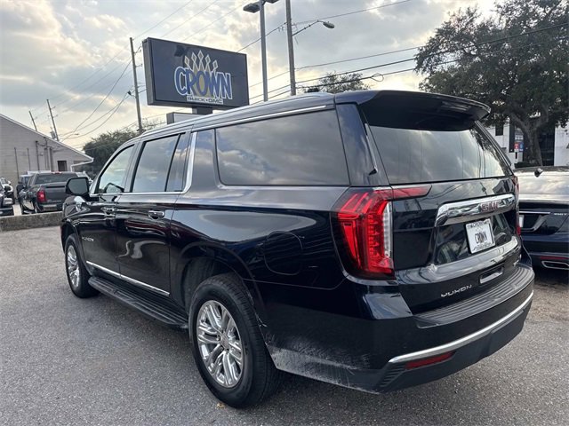 Used 2021 GMC Yukon XL SLT w/ SLT Premium Package image 9