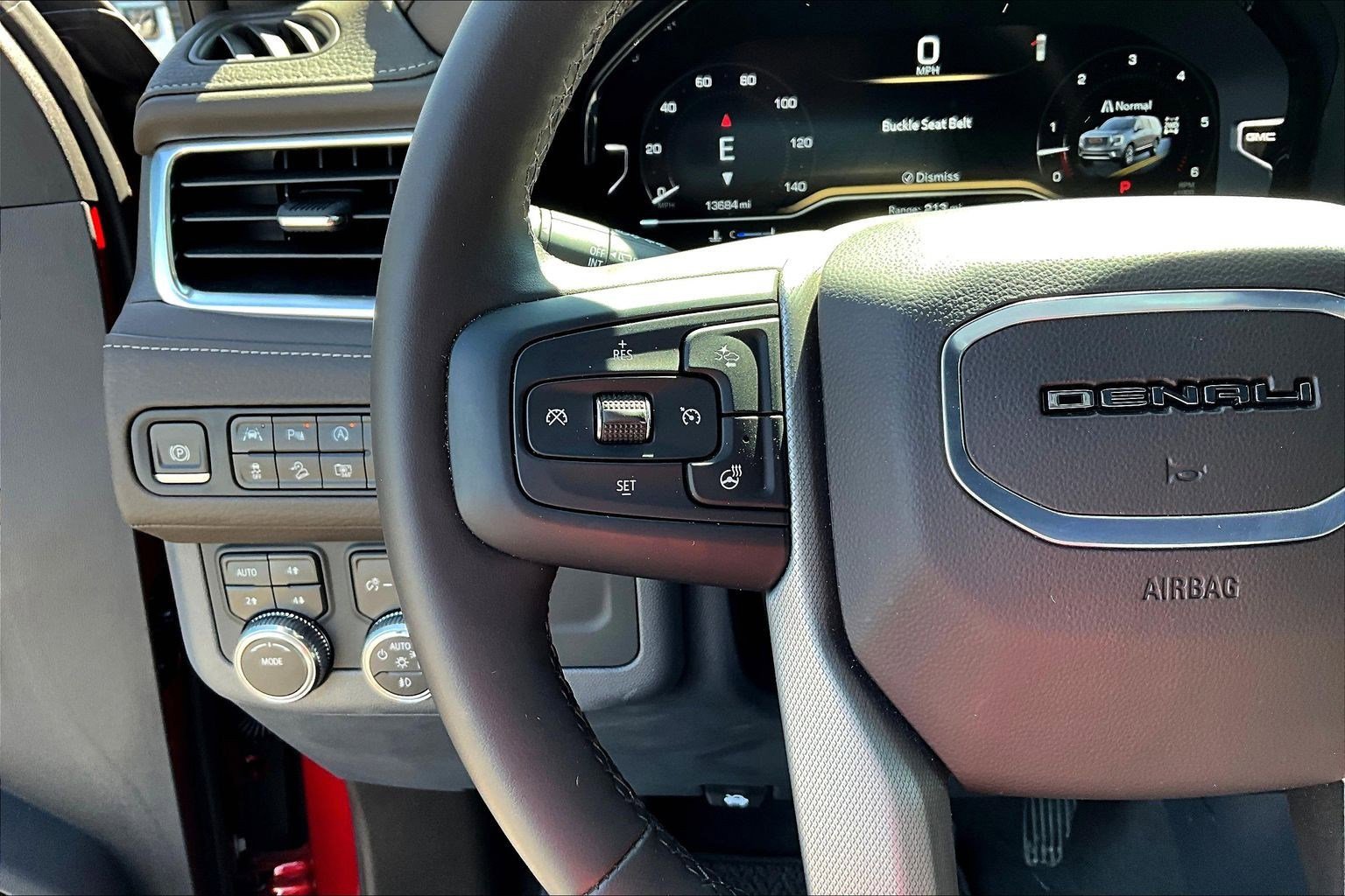 Used 2024 GMC Yukon Denali AWD/4WD image 11