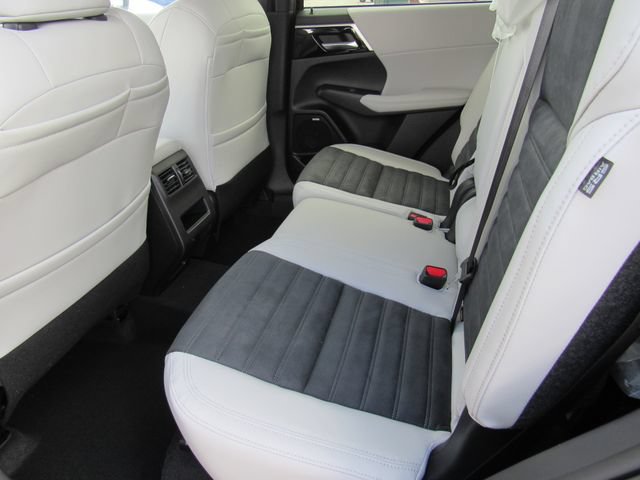 New 2026 Mitsubishi Outlander SE FWD image 16