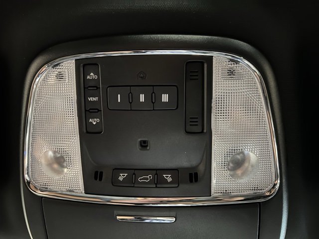 Used 2022 Jeep Grand Cherokee Limited image 45