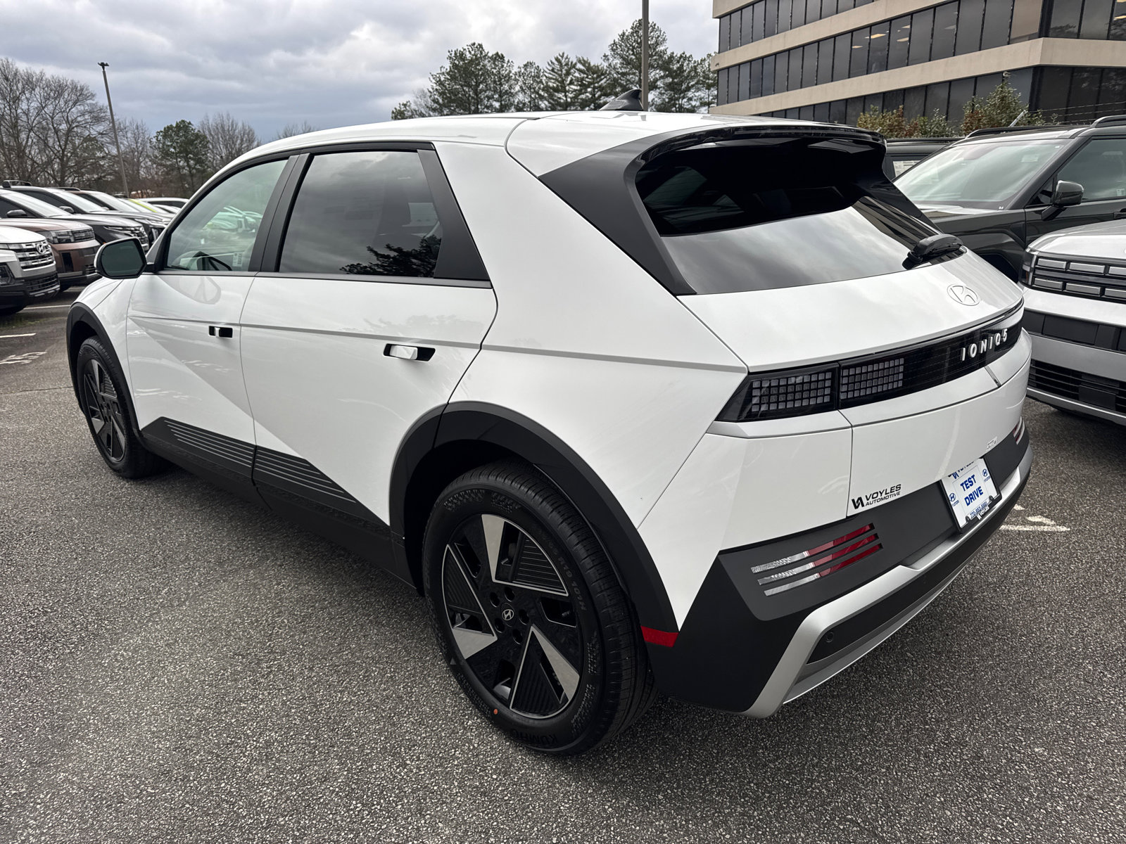 New 2025 Hyundai Ioniq 5 SE image 6