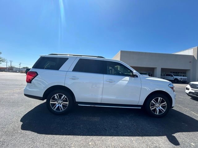 Used 2023 Ford Expedition XLT RWD image 3