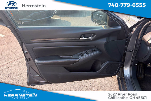 Used 2024 Nissan Altima 2.5 SV FWD image 7