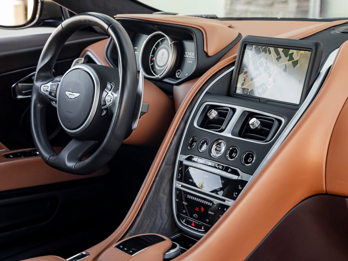 Used 2017 Aston Martin DB11 V12 RWD image 31