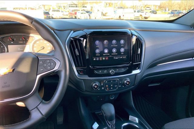 Used 2023 Chevrolet Traverse LT w/ Rear Camera Mirror Package image 6