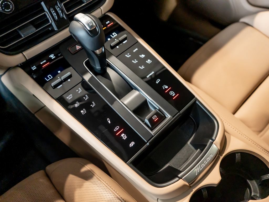 Certified 2025 Porsche Macan GTS AWD/4WD image 22
