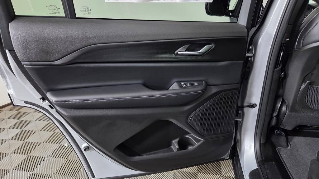 New 2025 Jeep Grand Cherokee L Altitude image 29