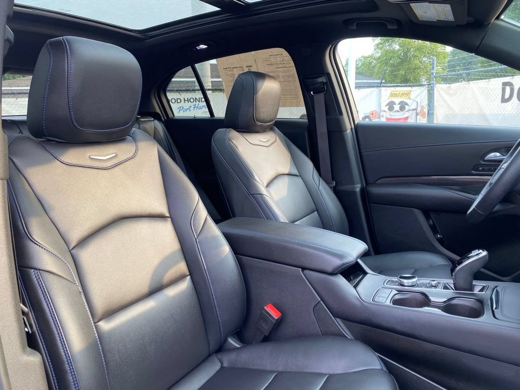 Used 2025 Cadillac XT4 Sport w/ LPO, Floor Liner Package AWD/4WD image 17