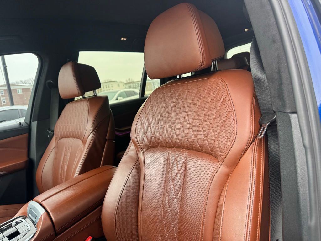 Used 2023 BMW X7 M60i w/ Executive Package image 36