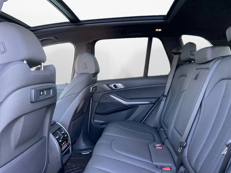 Used 2022 BMW X5 xDrive40i w/ Premium Package AWD/4WD image 13