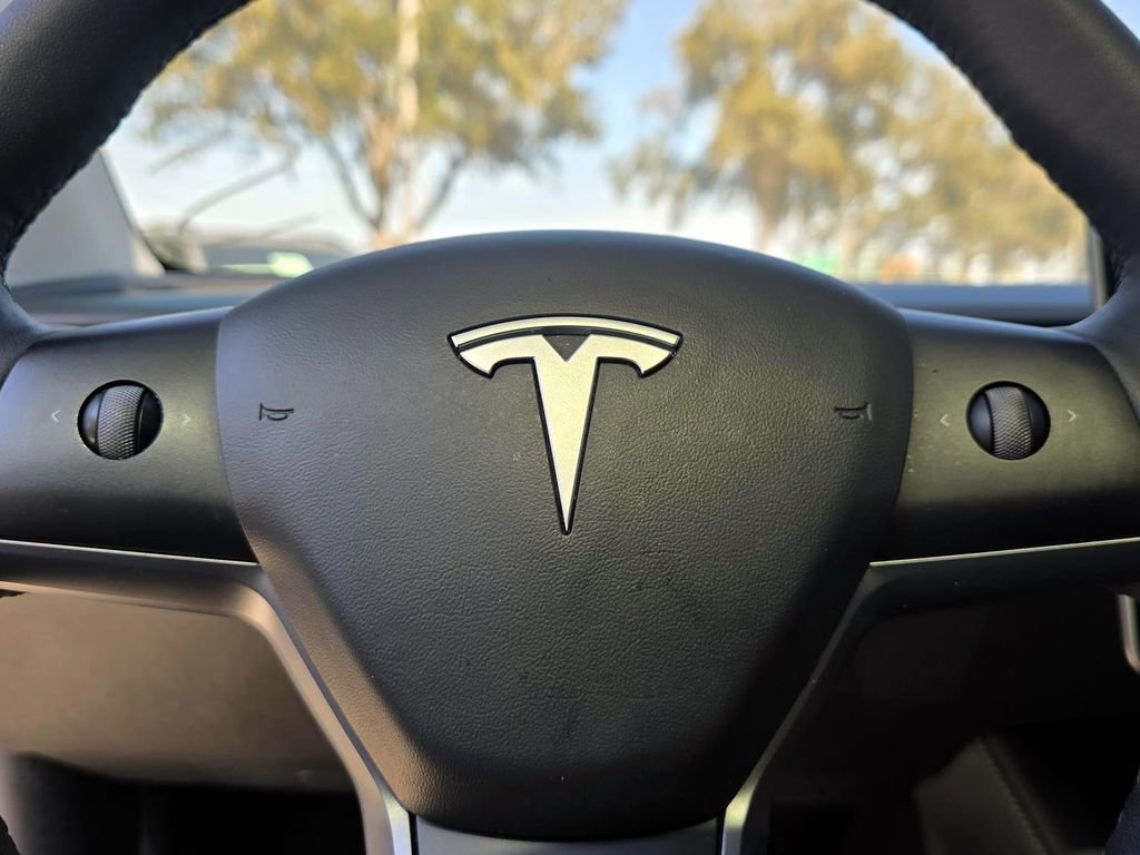 Used 2021 Tesla Model Y Performance image 9
