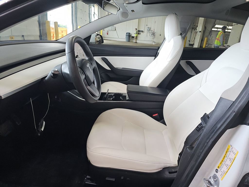Used 2020 Tesla Model 3 Standard Range RWD image 4