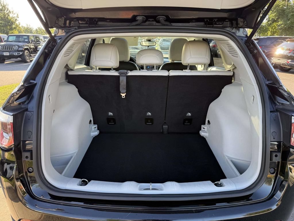 Used 2019 Jeep Compass Latitude FWD image 34