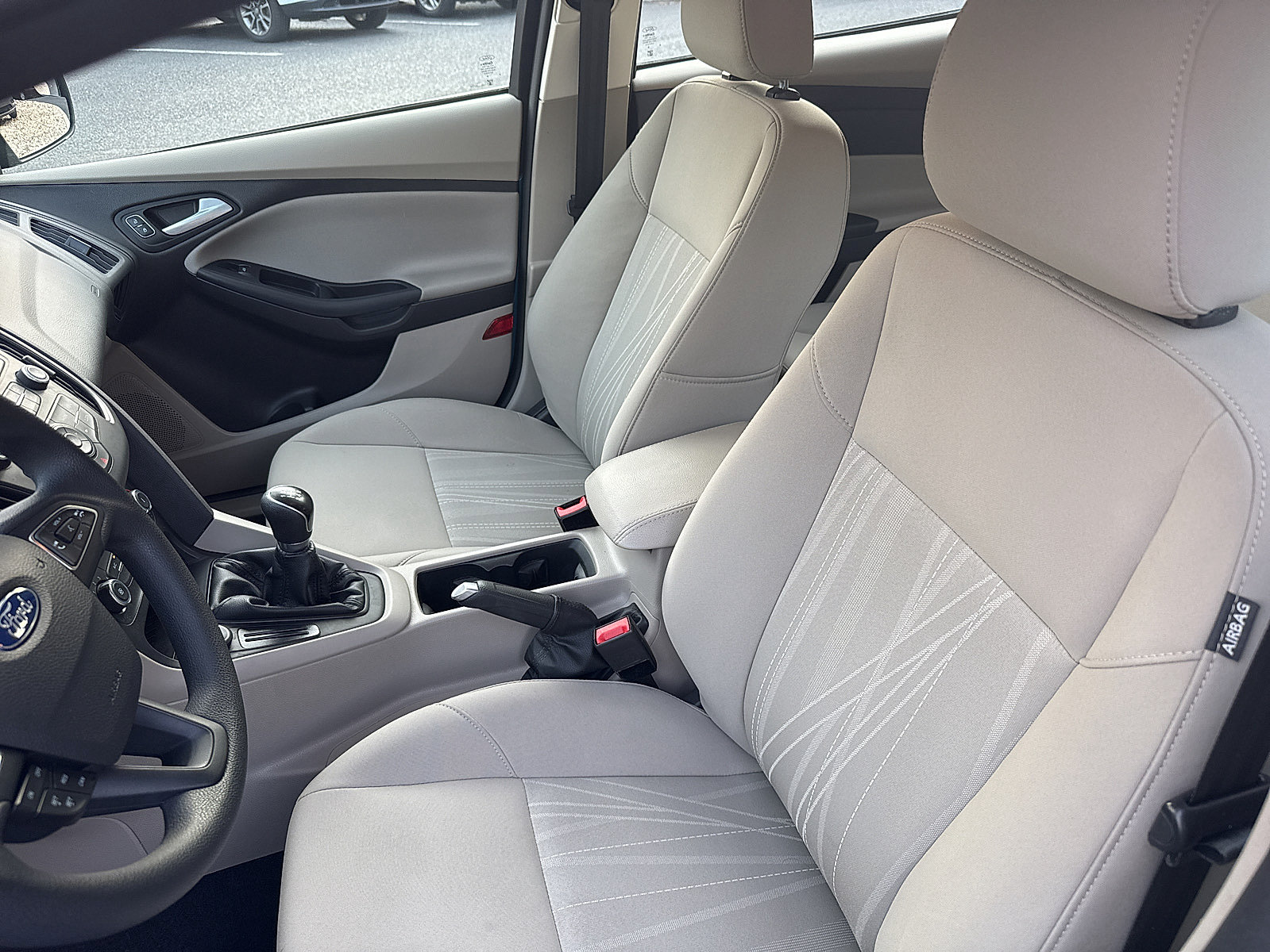 Used 2016 Ford Focus SE w/ SE Power Seat Package FWD image 32