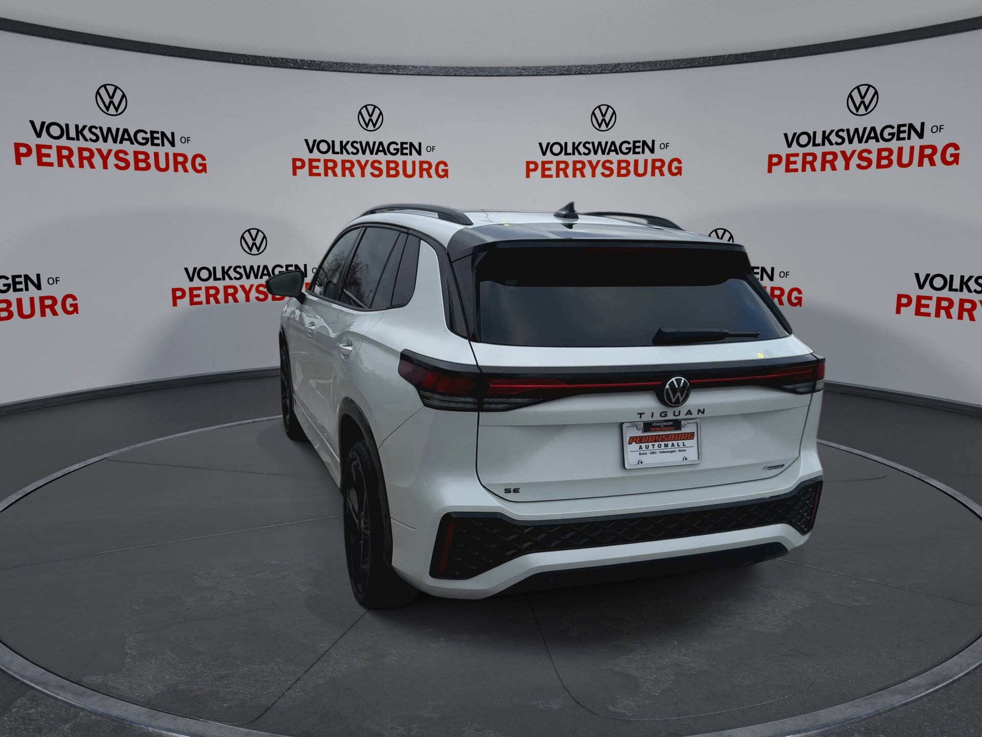 New 2026 Volkswagen Tiguan SE R-Line image 7