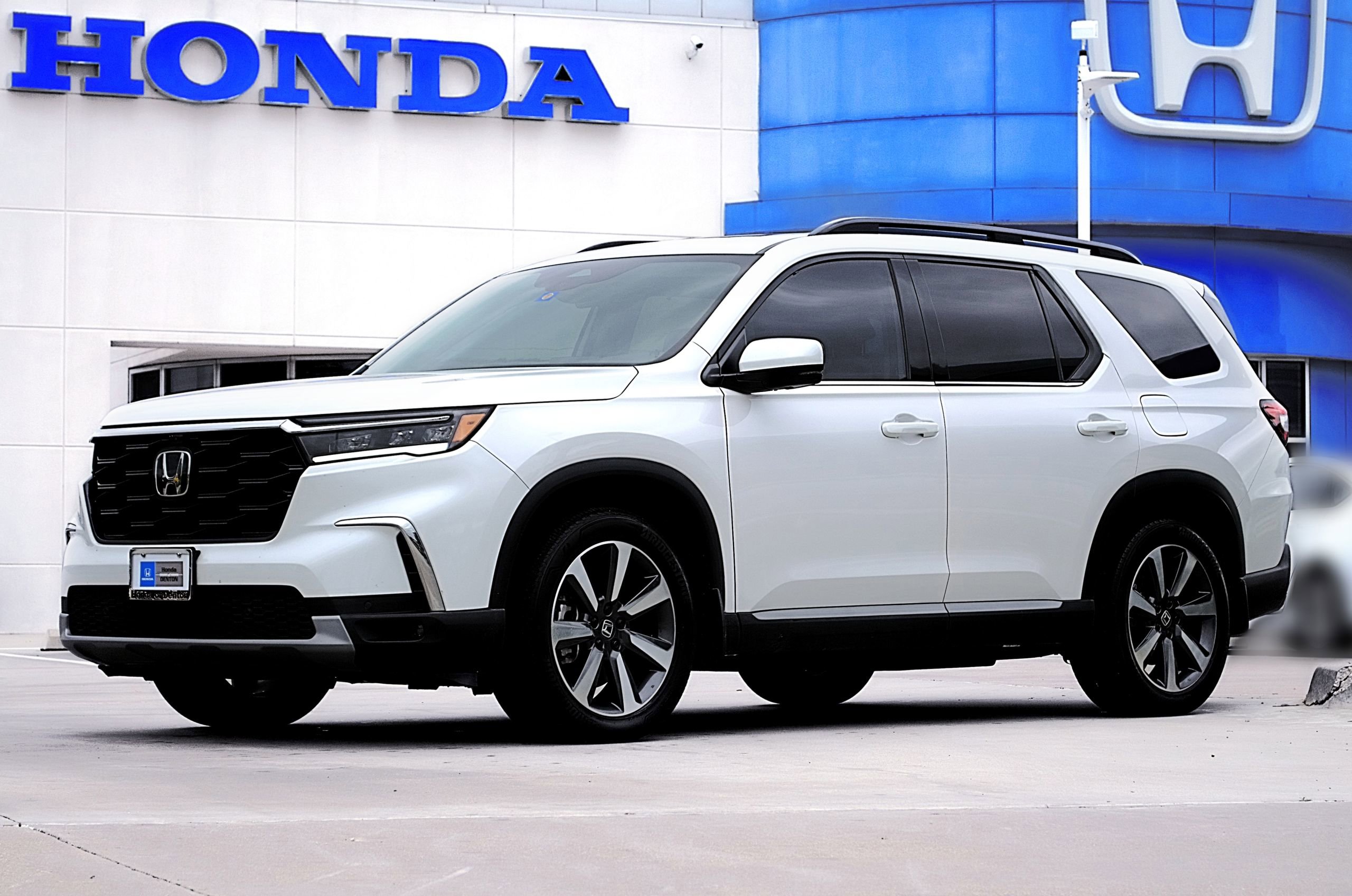 Used 2024 Honda Pilot Elite image 1