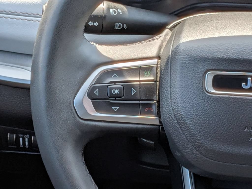 Used 2025 Jeep Compass Limited AWD/4WD image 17