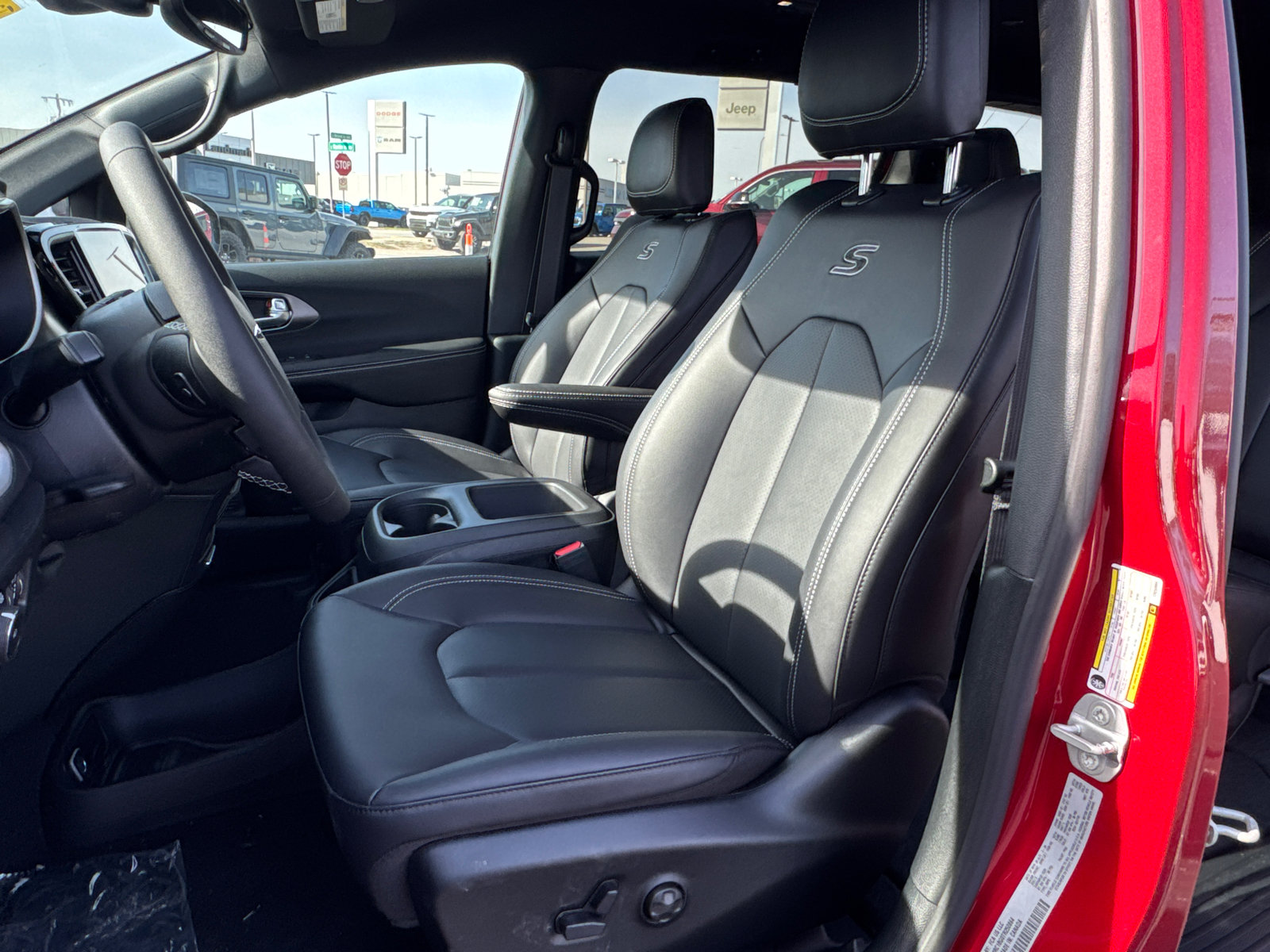 New 2026 Chrysler Pacifica Select w/ S Appearance Package FWD image 9