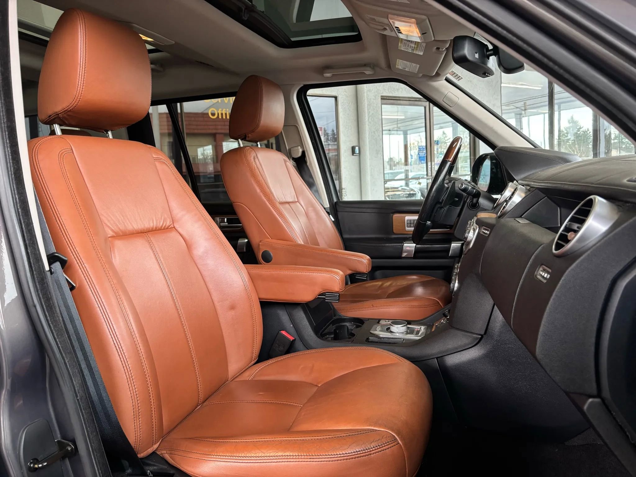 Used 2016 Land Rover LR4 HSE LUX image 25