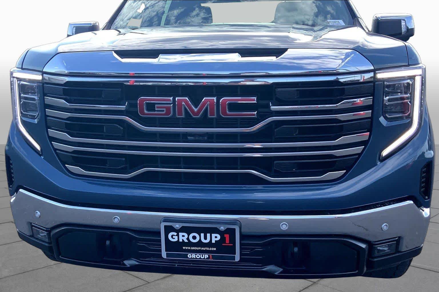 Used 2024 GMC Sierra 1500 SLT w/ SLT Convenience Package AWD/4WD image 30