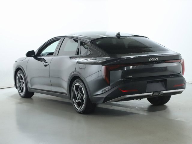 Used 2025 Kia K4 EX image 40