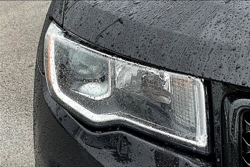 Used 2022 Jeep Grand Cherokee Limited image 29