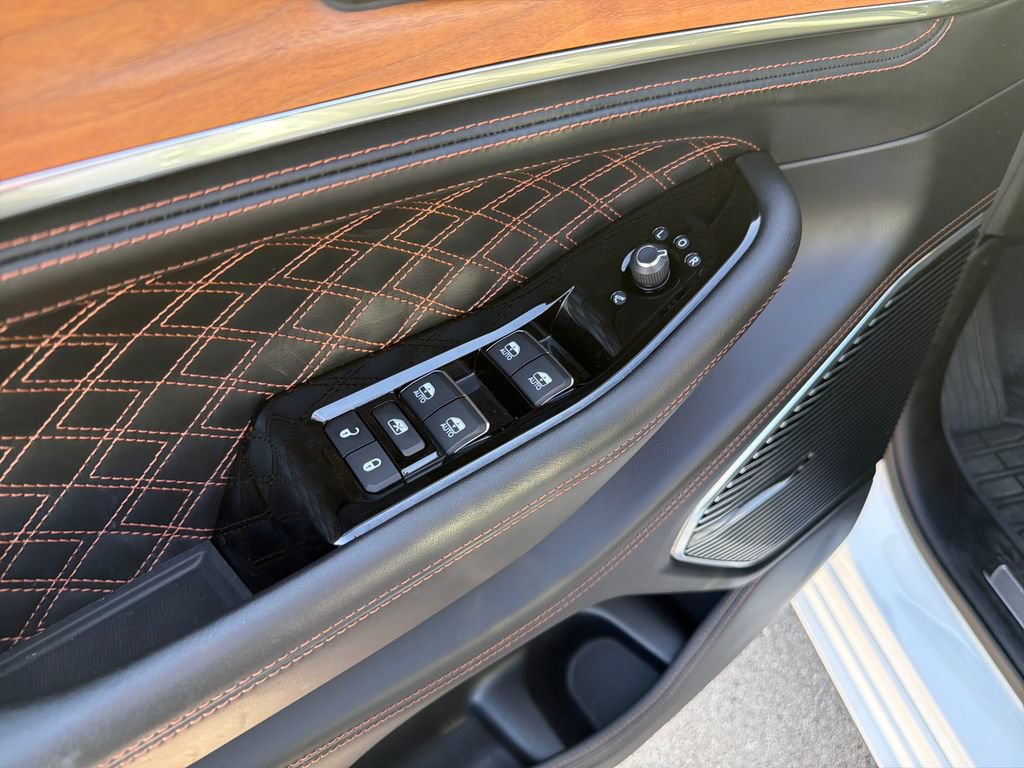 Used 2023 Jeep Grand Cherokee Summit AWD/4WD image 18