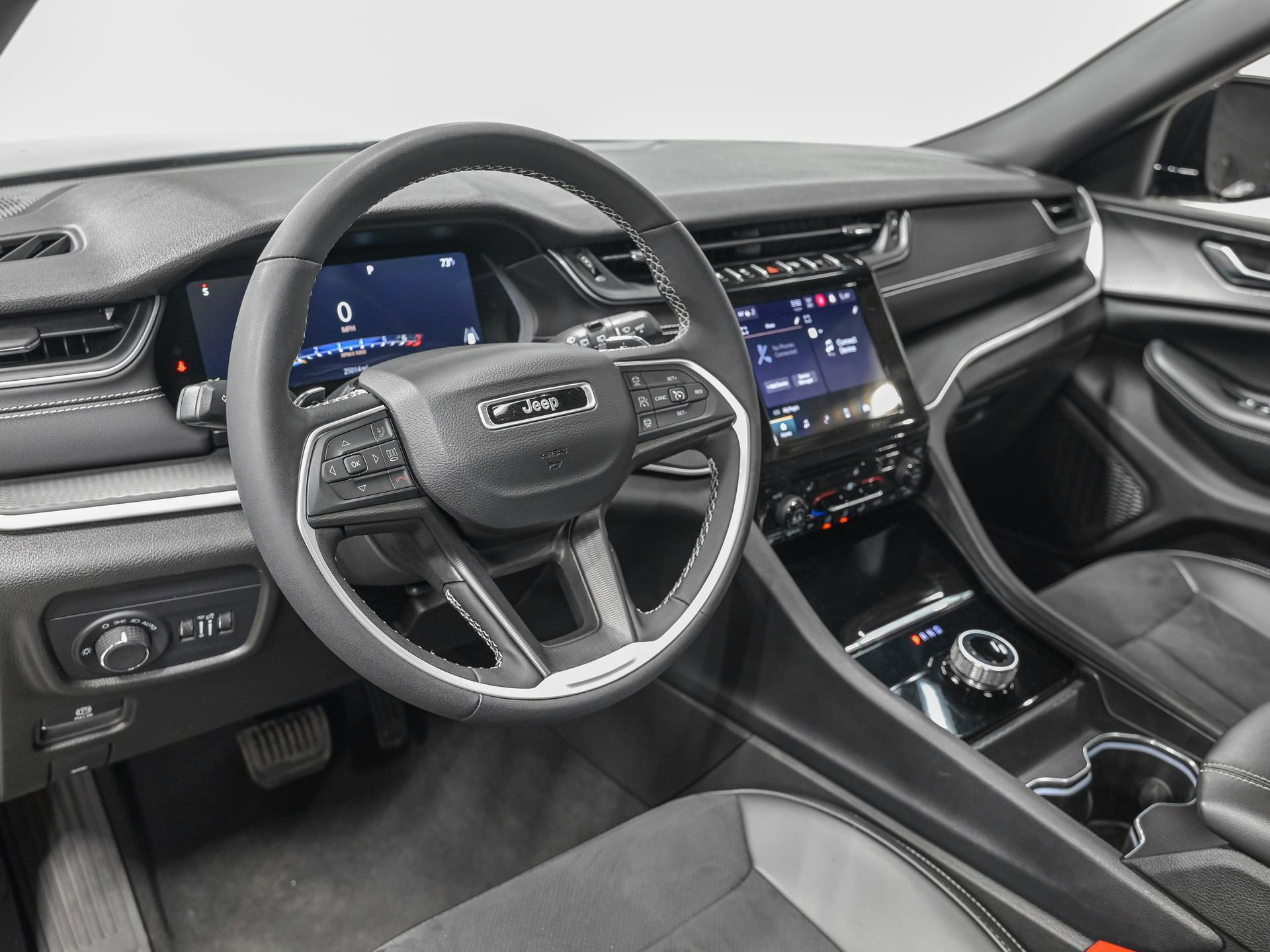 Used 2024 Jeep Grand Cherokee Altitude image 15