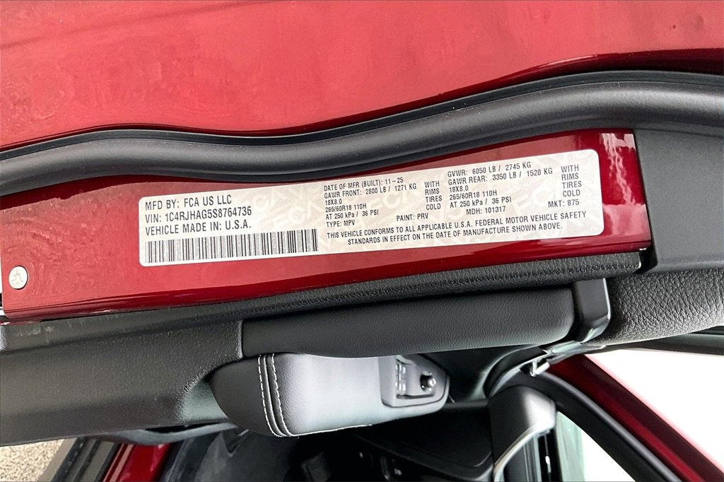 New 2025 Jeep Grand Cherokee Altitude image 13