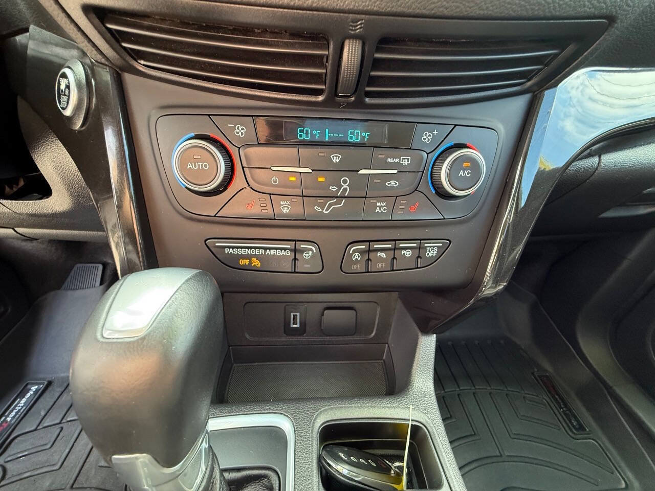 Used 2018 Ford Escape Titanium w/ Ford Safe & Smart Package AWD/4WD image 26