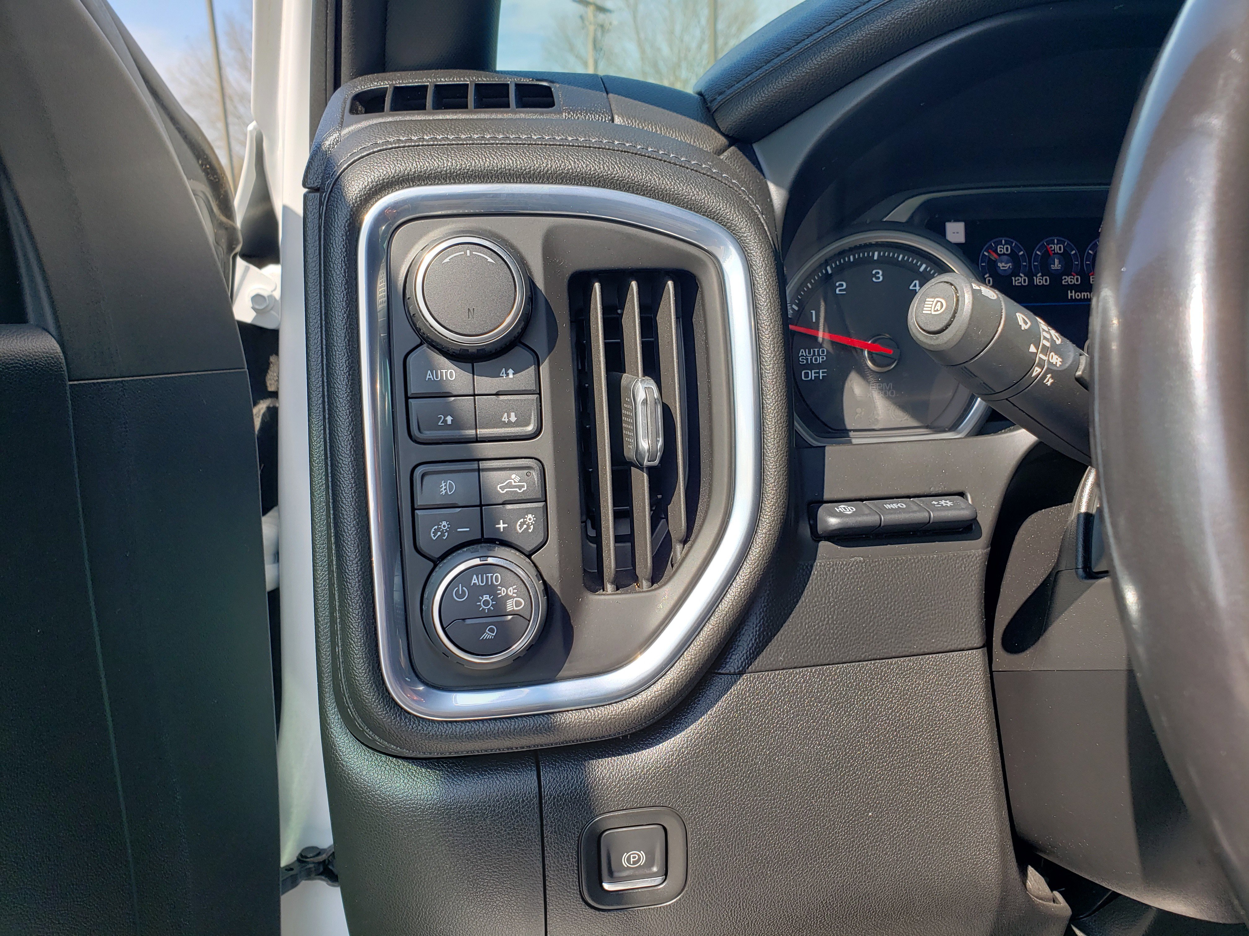 Used 2019 Chevrolet Silverado 1500 High Country w/ Technology Package image 12