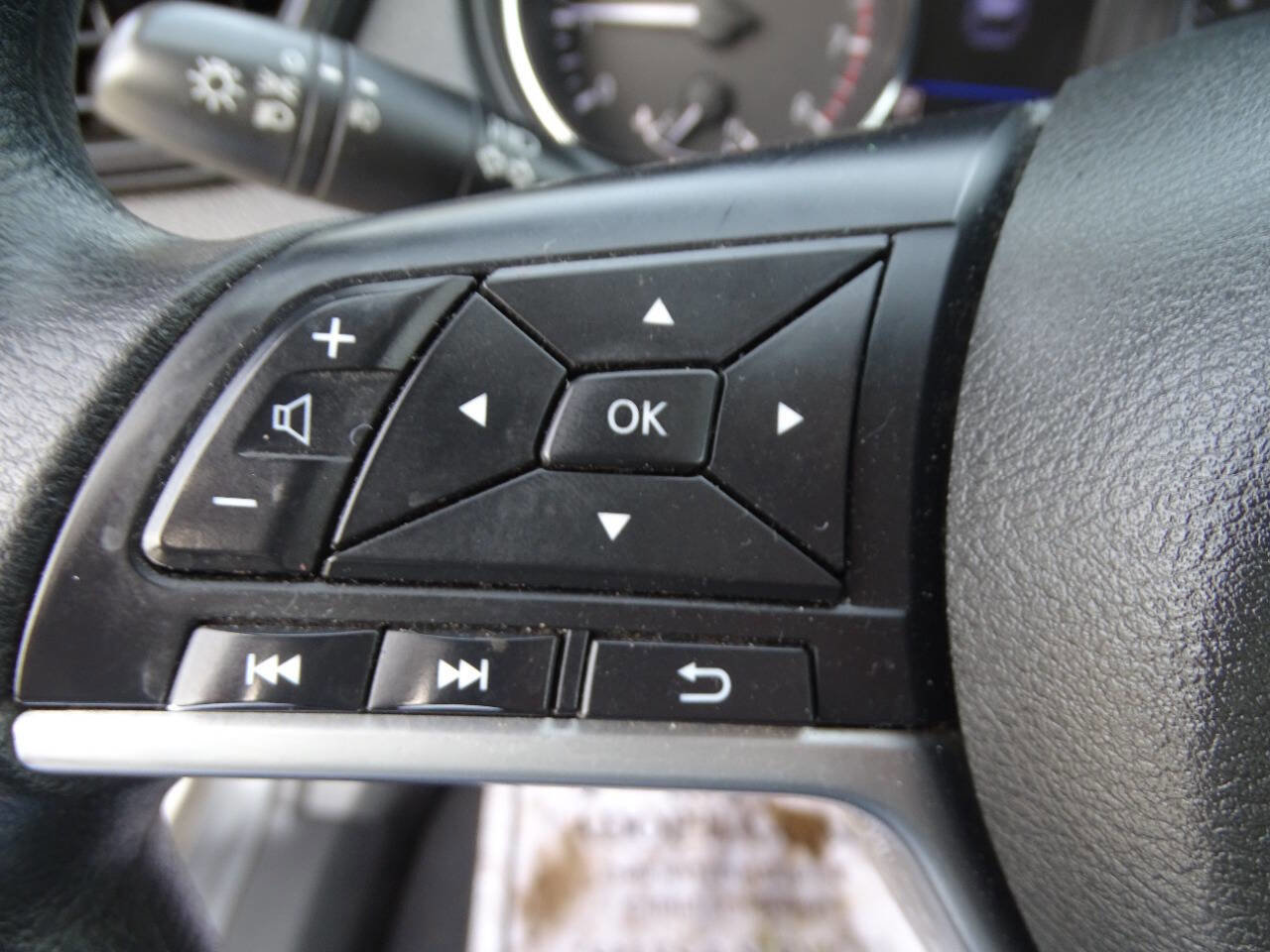 Used 2018 Nissan Rogue S image 13