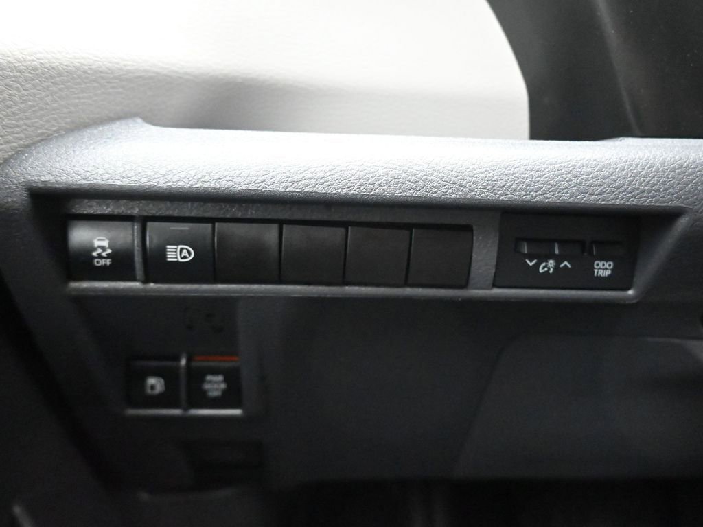 Used 2021 Toyota Sienna XLE w/ XLE Plus Package image 28