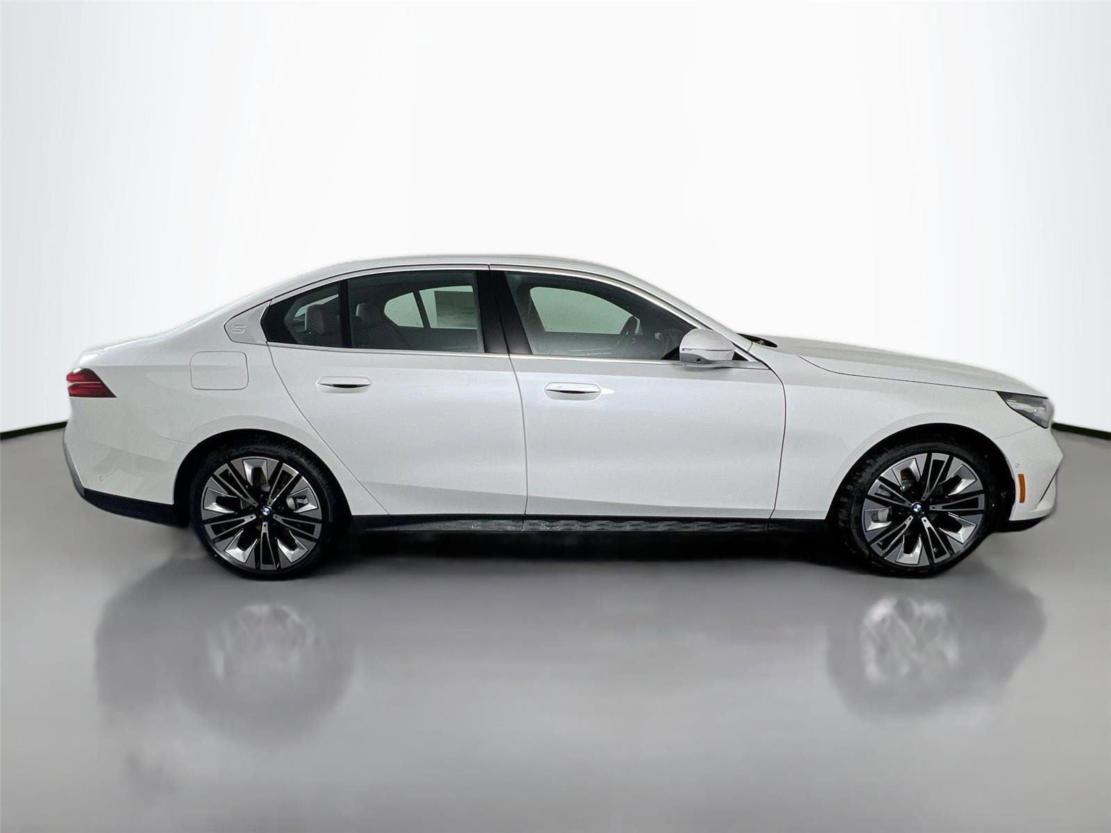 Used 2026 BMW 530i xDrive image 7